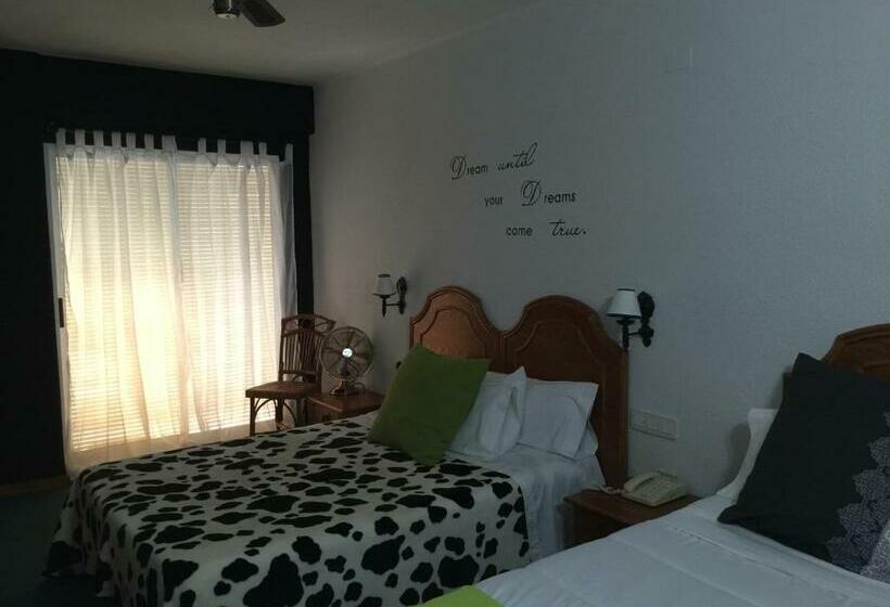 Номер Стандарт Трехместный, Hostal Victoria