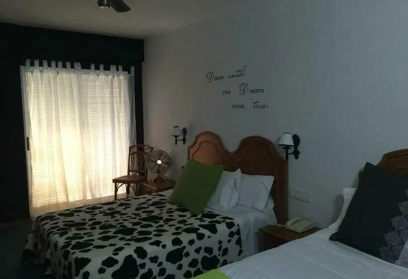 スタンダードトリプルルーム, Hostal Victoria