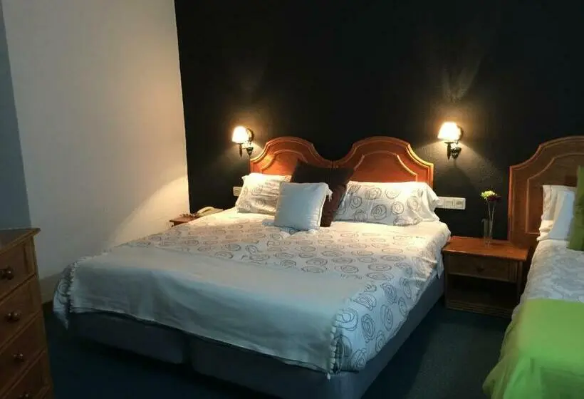 スタンダードトリプルルーム, Hostal Victoria