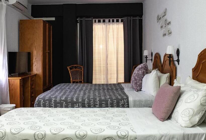 חדר סטנדרט לשלושה, Hostal Victoria