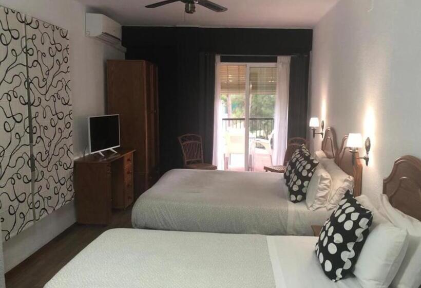 חדר סטנדרט לשלושה, Hostal Victoria