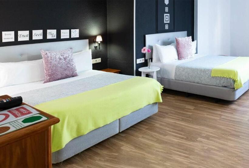 חדר קלאסי לארבעה, Hostal Victoria