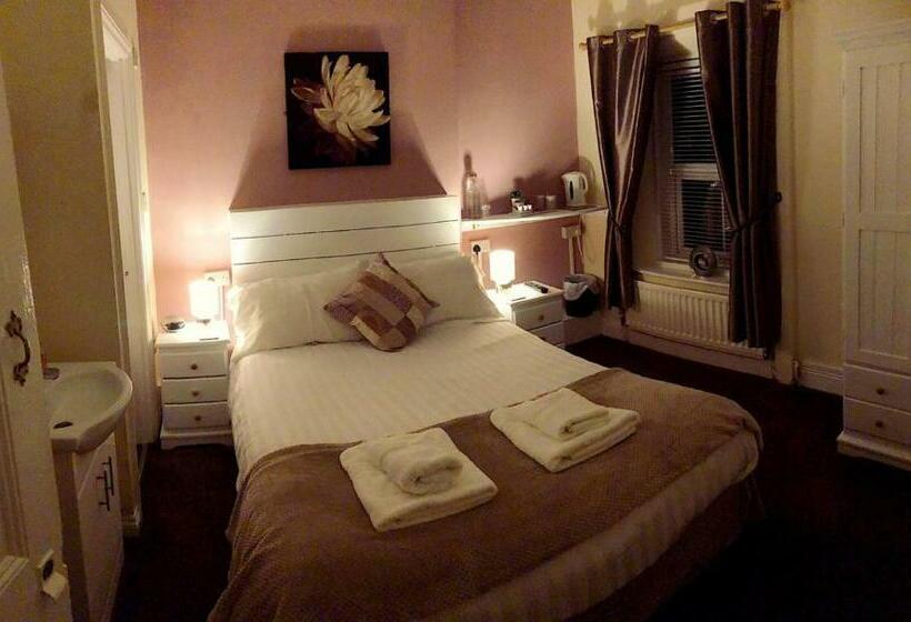 スタンダードルーム, Lyndhurst