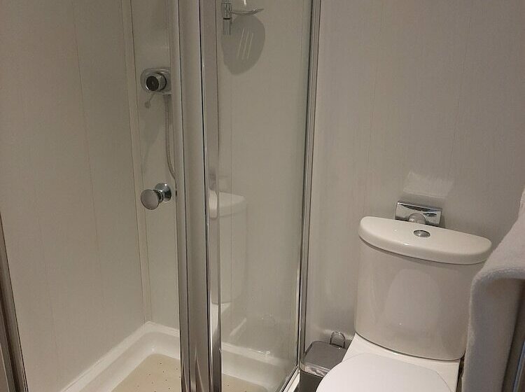 Семейный Номер, Lyndhurst