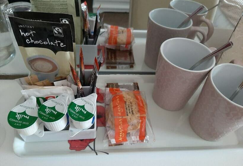 חדר משפחתי, Lyndhurst