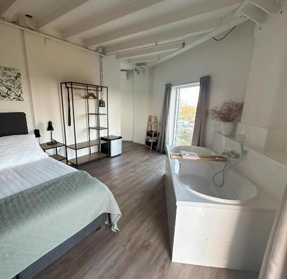 豪华套房, De Watertoren