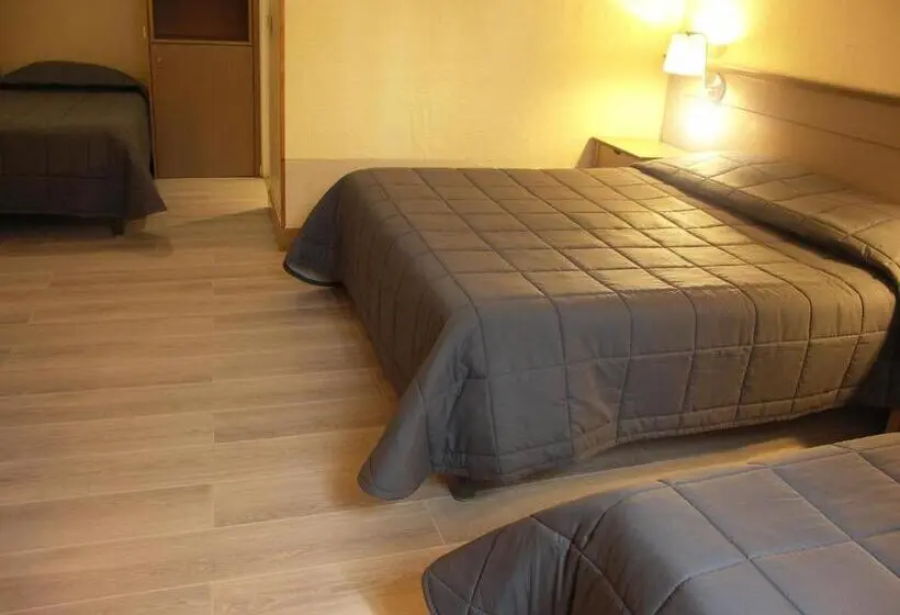 Standard Quadruple Room, Hôtel La Bonne Auberge