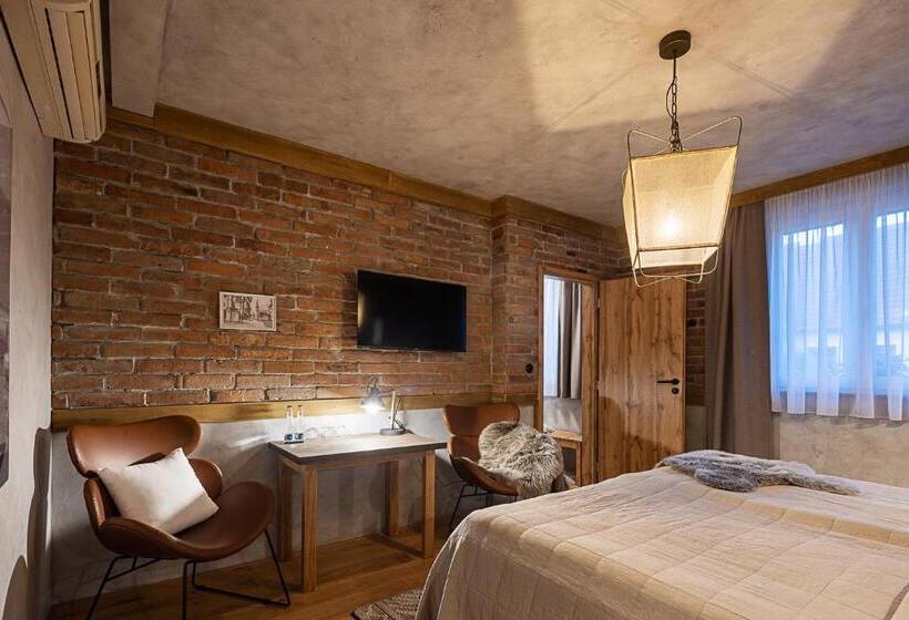 غرفة كومفورت, Mclimon