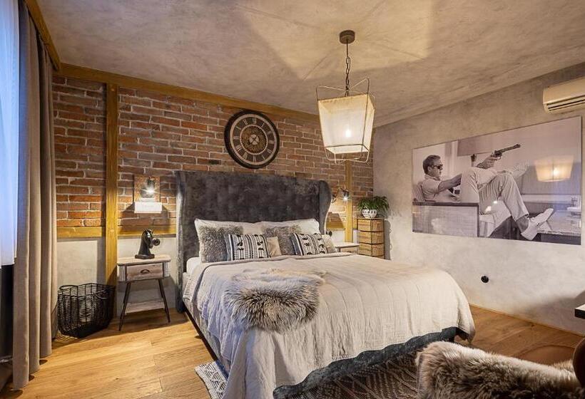 غرفة كومفورت, Mclimon