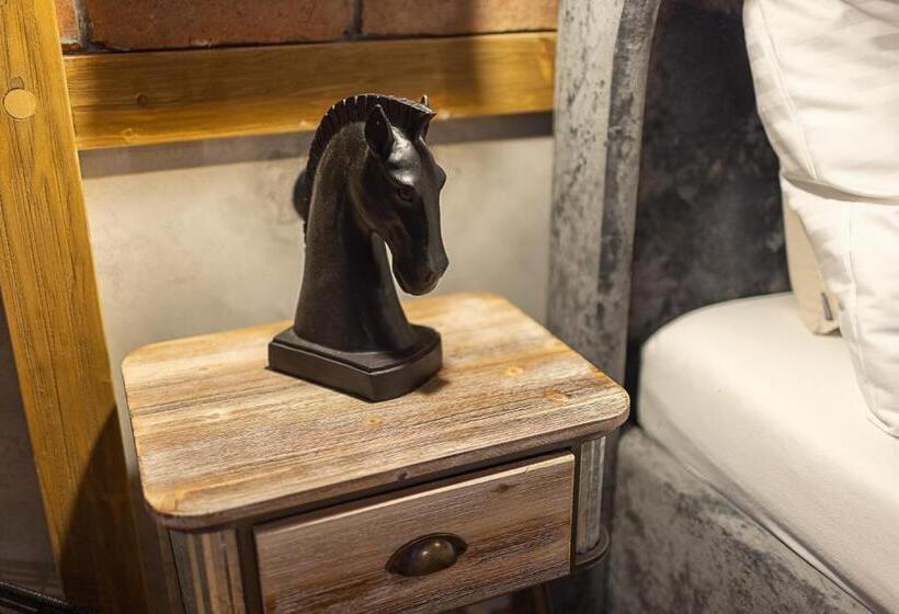 غرفة كومفورت, Mclimon