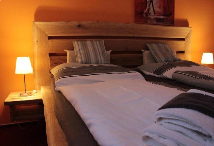 غرفة كومفورت, Mclimon