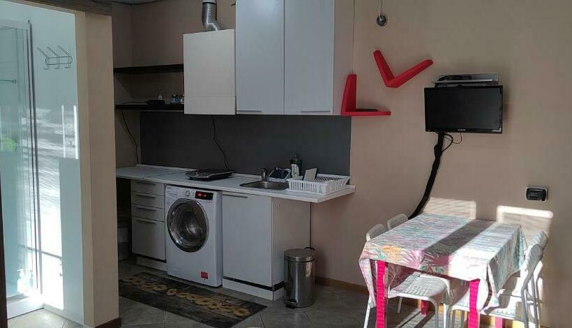 디럭스 룸, Camera Manù