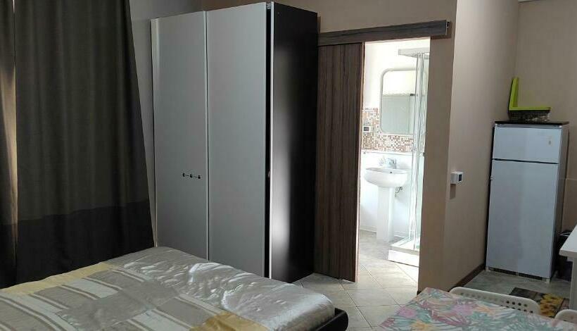 Номер Deluxe, Camera Manù