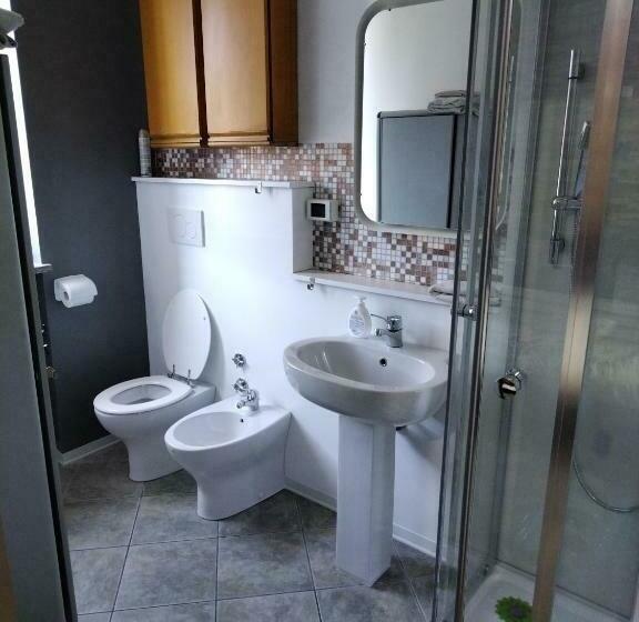 디럭스 룸, Camera Manù