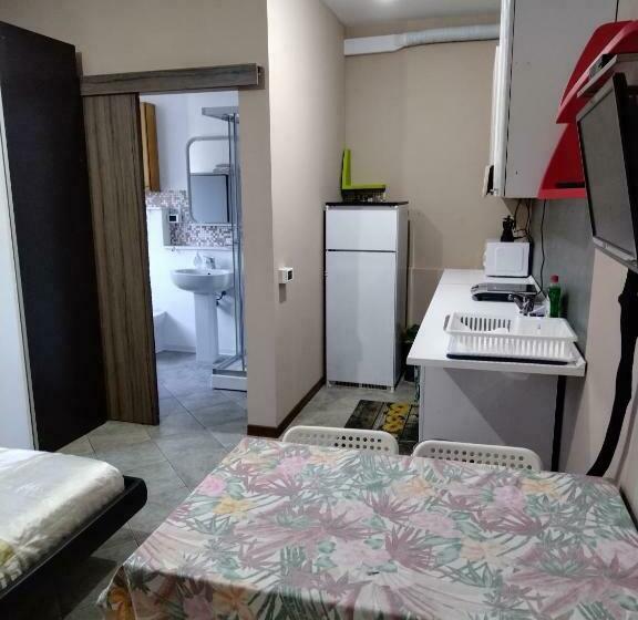 디럭스 룸, Camera Manù