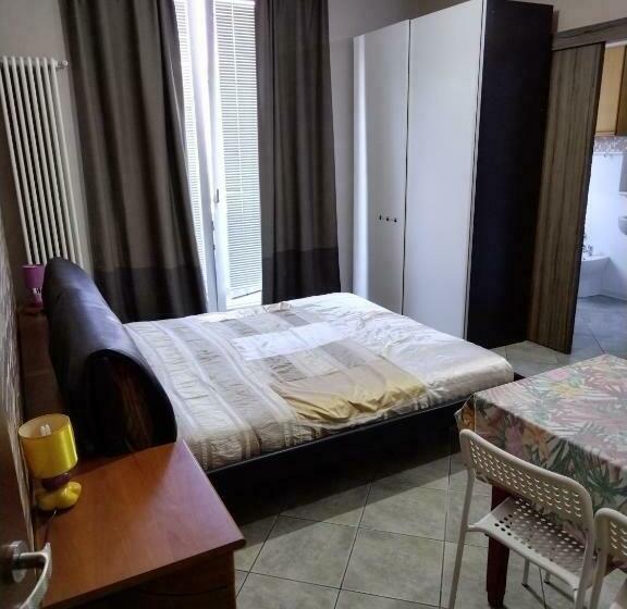 디럭스 룸, Camera Manù