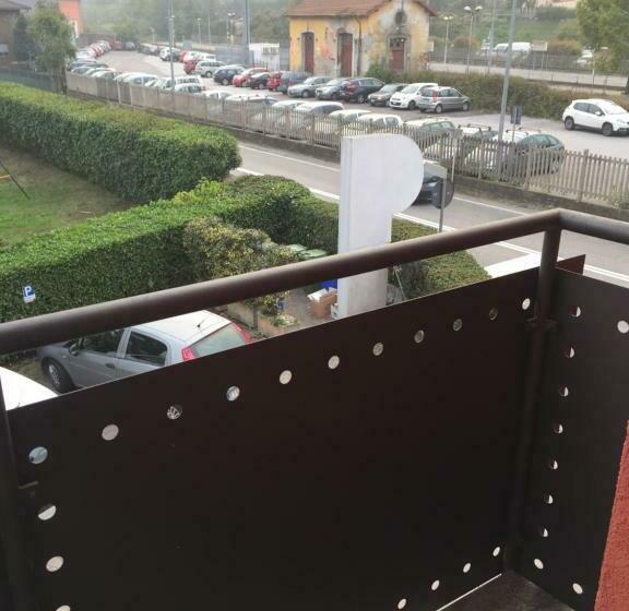 디럭스 룸, Camera Manù