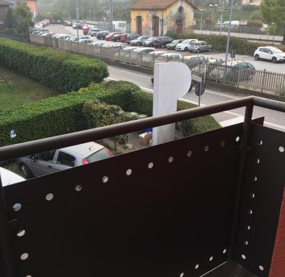 디럭스 룸, Camera Manù