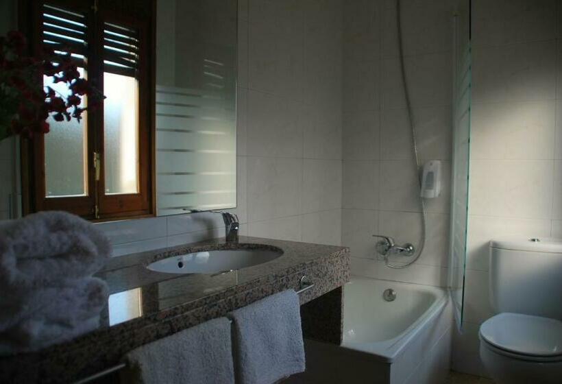 스탠다드 룸, Fonda Barris