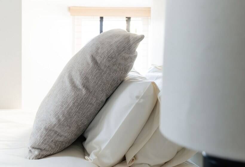 패밀리 룸, The Waterfront