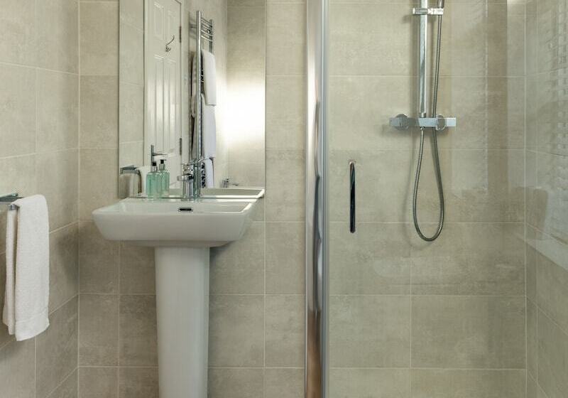 스탠다드 룸, The Waterfront