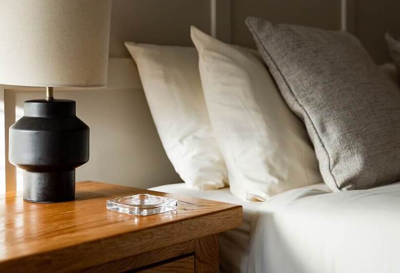 스탠다드 룸, The Waterfront