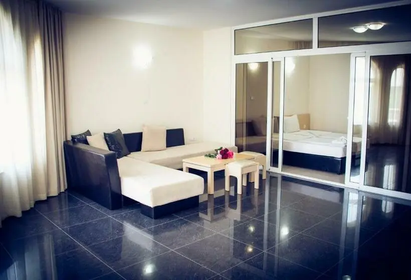 سوییت, Apart Hotel Apolonia Palace