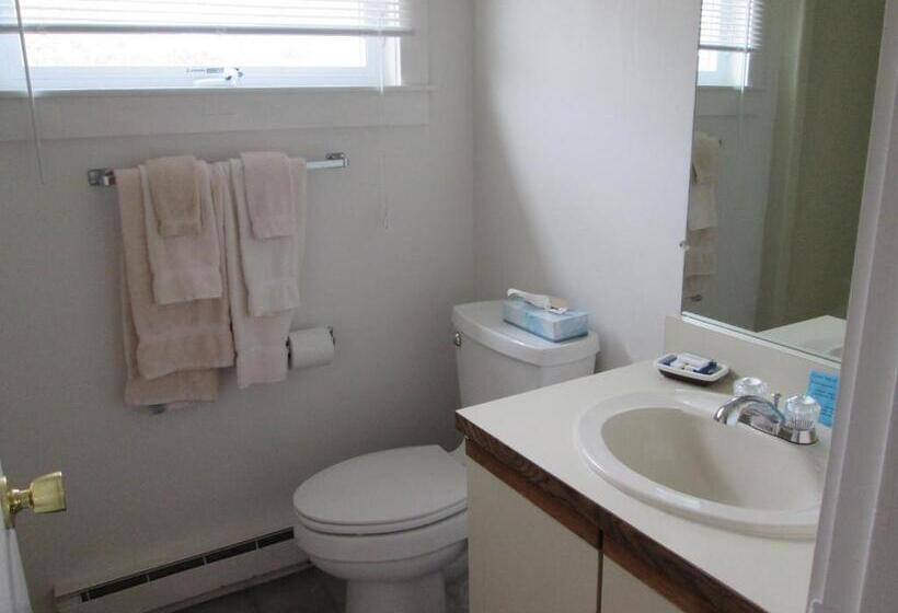 شقة غرفة واحدة, Eastwood At Provincetown