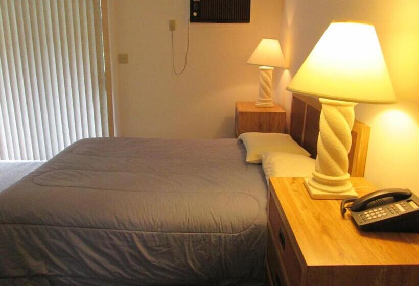 شقة غرفة واحدة, Eastwood At Provincetown