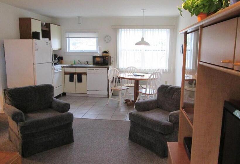 شقة غرفة واحدة, Eastwood At Provincetown