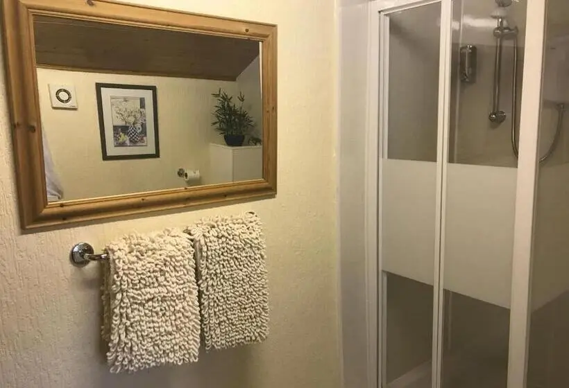 Standard Yhden Hengen Huone Jaettu Kylpyhuone, Cornerways Guest House