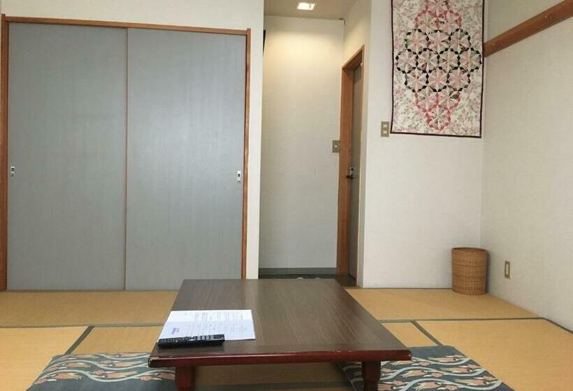 اتاق استاندارد سه تخته با سرویس بهداشتی مشترک, Fujiyoshi