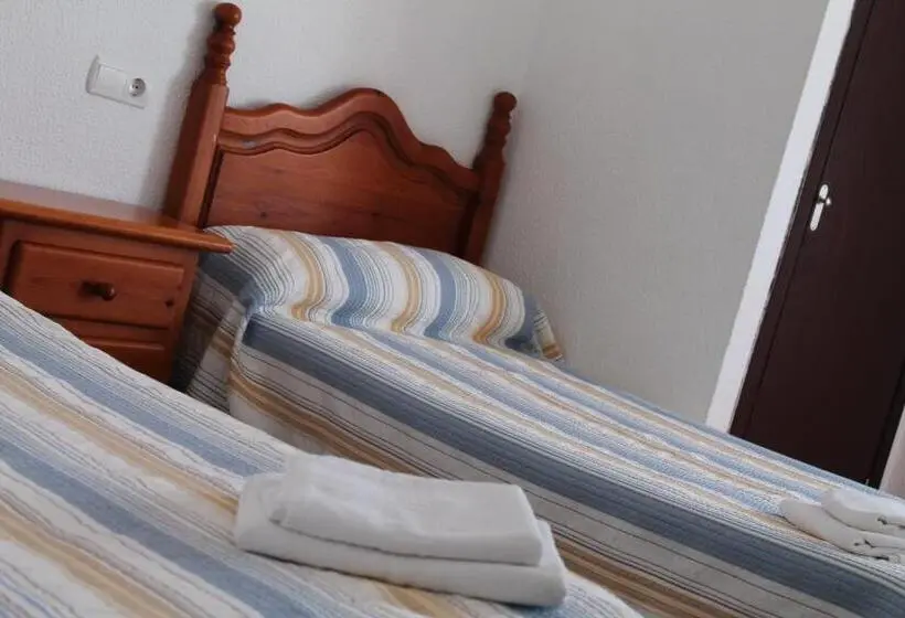 ベーシックトリプルルーム, Hostal Montilla Sotogrande