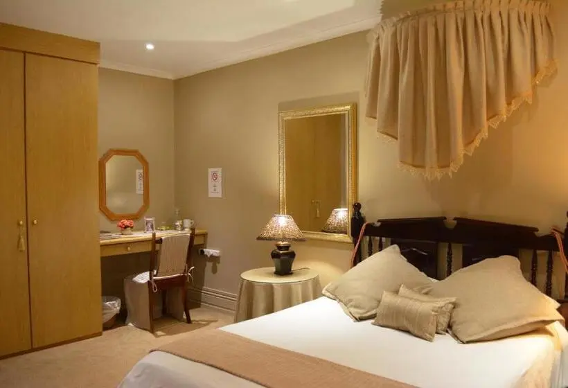 اتاق اجرایی, Le Chateau Guest House And Conference Centre