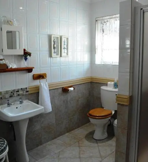 اتاق اجرایی, Le Chateau Guest House And Conference Centre