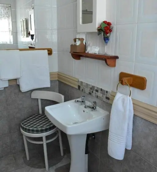 اتاق اجرایی, Le Chateau Guest House And Conference Centre