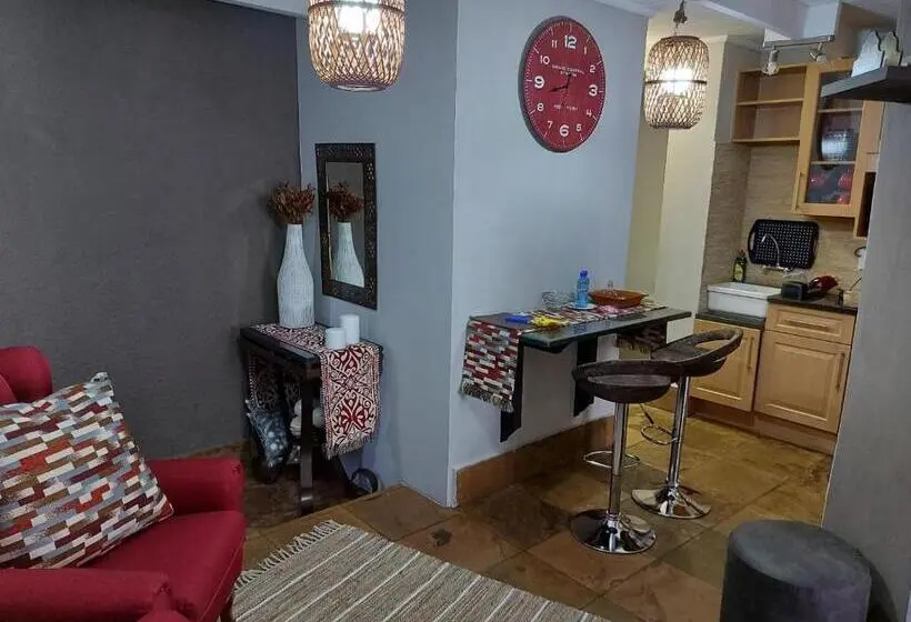 سوییت اجرایی, Le Chateau Guest House And Conference Centre