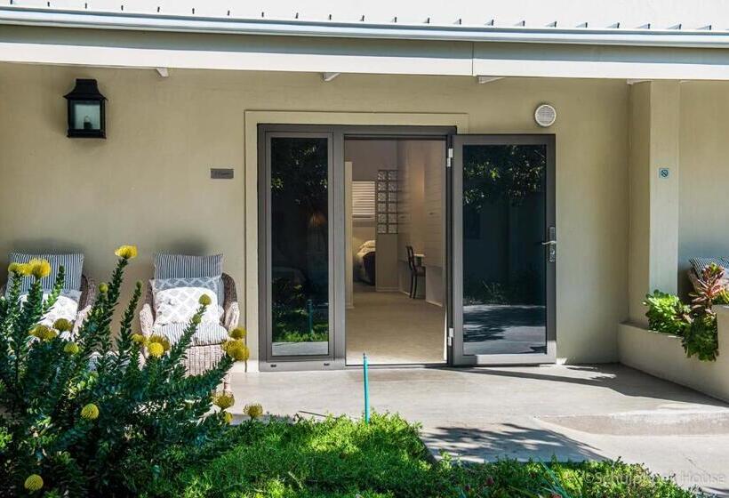 اتاق سه نفره دلوکس با چشم‌انداز باغ, Schulphoek Seafront House