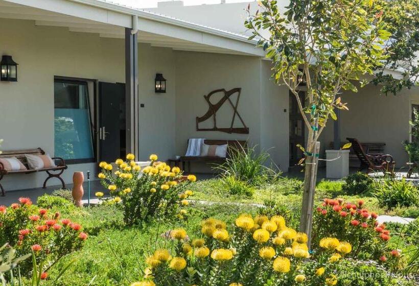 اتاق لوکس با چشم‌انداز باغ, Schulphoek Seafront House