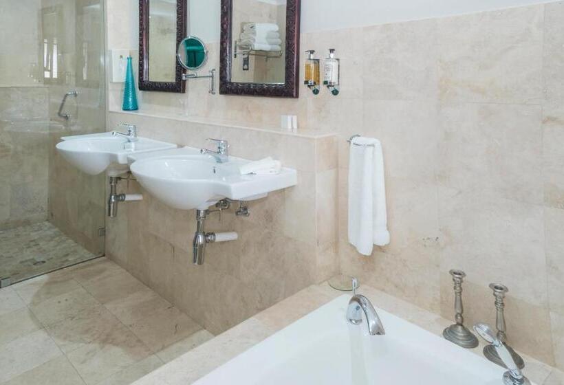 اتاق لوکس با چشم‌انداز باغ, Schulphoek Seafront House