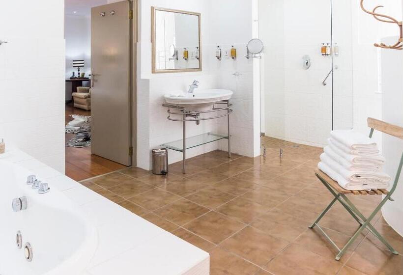 اتاق لوکس با تخت بزرگ, Schulphoek Seafront House