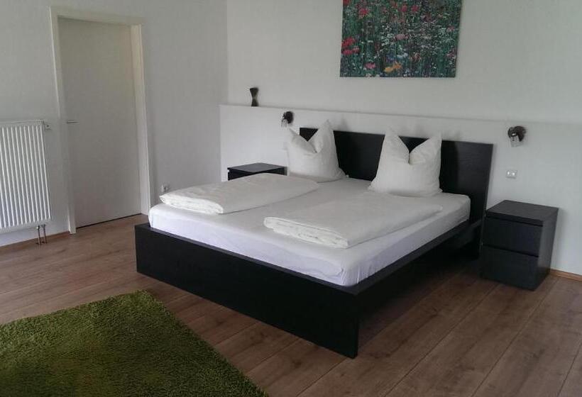 Люкс с Балконом, Zum Rebhang Bed & Breakfast