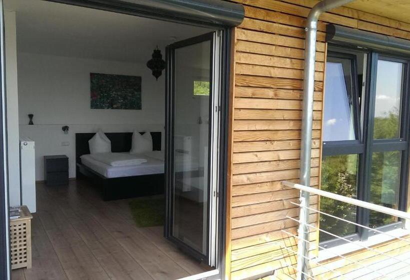 Люкс с Балконом, Zum Rebhang Bed & Breakfast