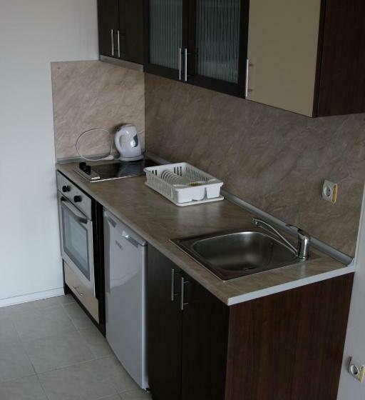 标准工作室, Triumph Holiday Village