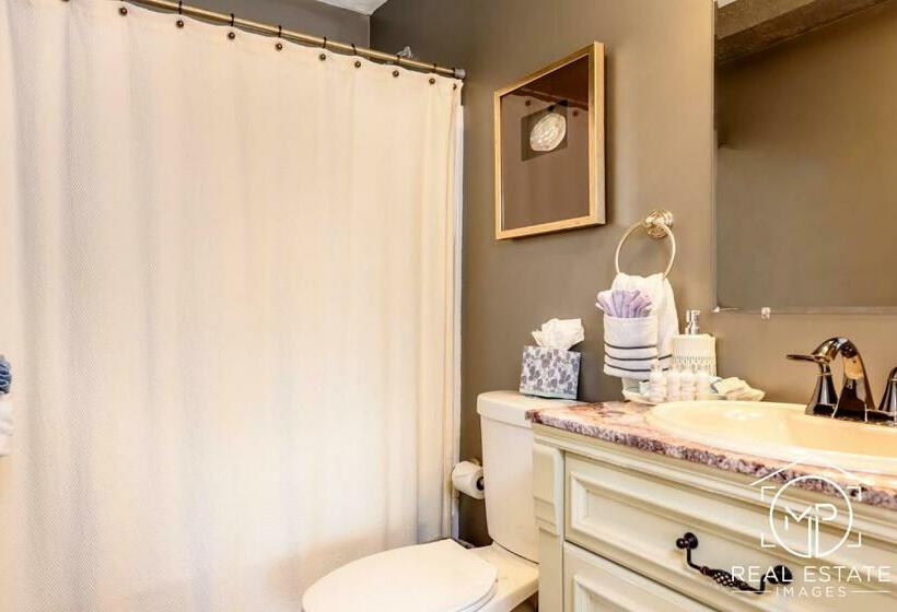 غرفة قياسية سرير كينج, Bouchard Restaurant & Inn