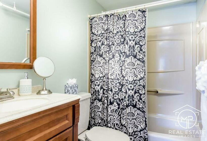 غرفة قياسية سرير كينج, Bouchard Restaurant & Inn