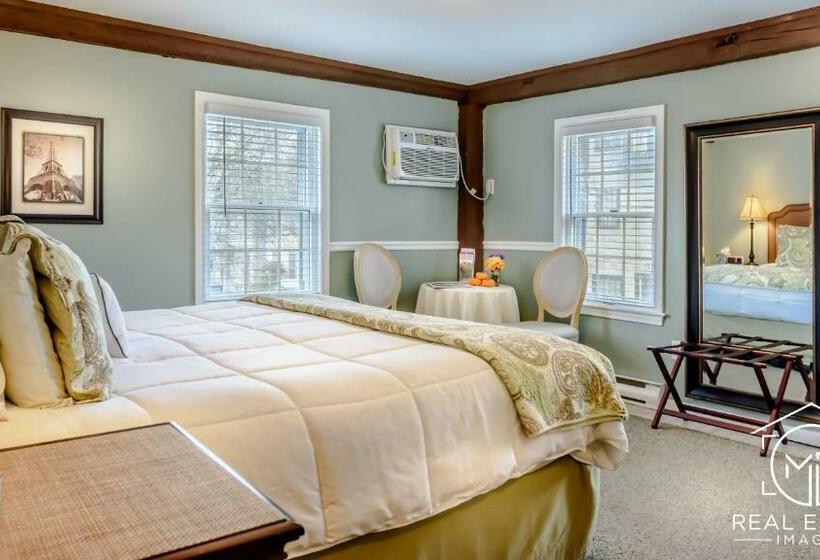 غرفة قياسية سرير كينج, Bouchard Restaurant & Inn