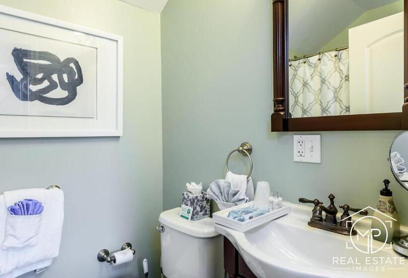 شقة غرفتين, Bouchard Restaurant & Inn