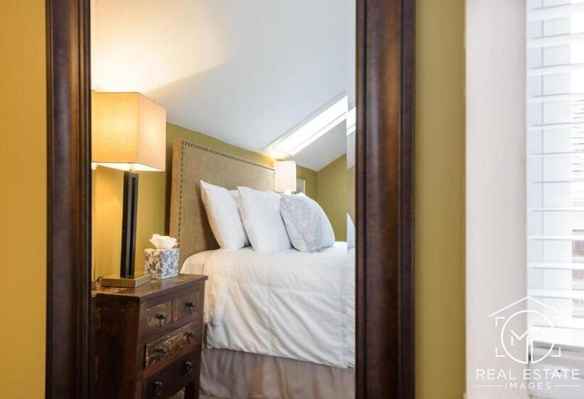 شقة غرفتين, Bouchard Restaurant & Inn