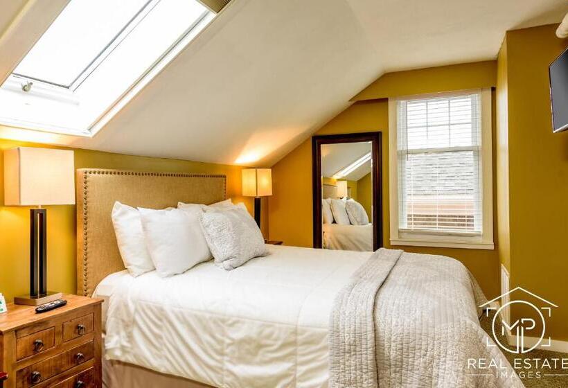 شقة غرفتين, Bouchard Restaurant & Inn